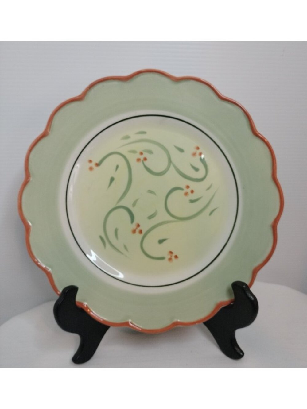 One Pfaltzgraff Italian Scallop Vine  8.5"  Luncheon/Salad Plate